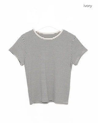 White ribbed border half-sleeve T-shirt