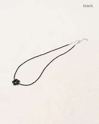 Flower pendant bead necklace