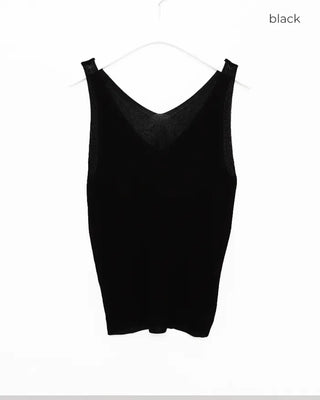 V-neck knit sleeveless top
