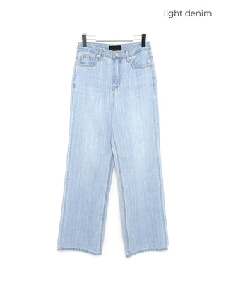 Loose-fit summer denim