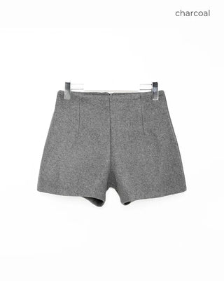 Side zipper shorts