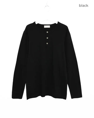 Button-down Henley neck long-sleeved T-shirt