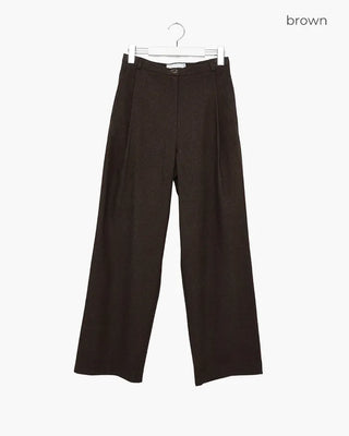 One-pleat slacks