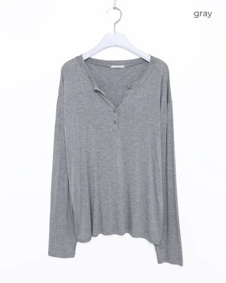 Soft button T-shirt