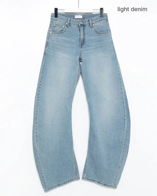 Low-waist curved light denim jeans