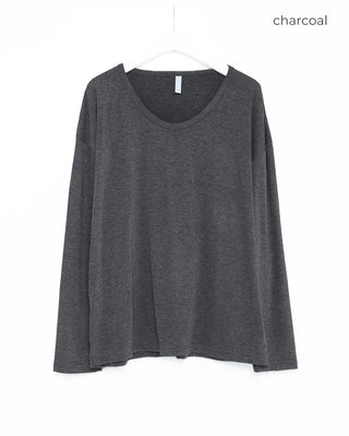 Oversized U-neck long-sleeve T-shirt