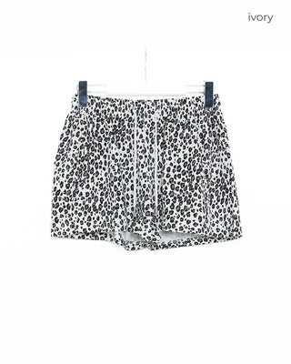 Leopard print elastic waist shorts