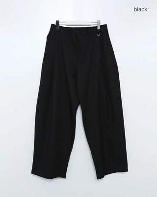 Striped keyring pleated banding slacks
