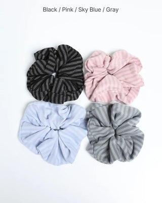 Border detail scrunchie