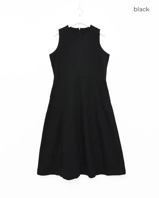 Sleeveless flared long dress