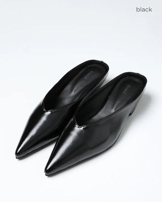 Pointed-toe loafers