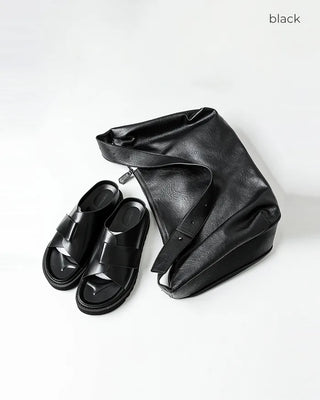 Simple point sandals