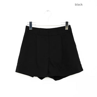 Pleated shorts