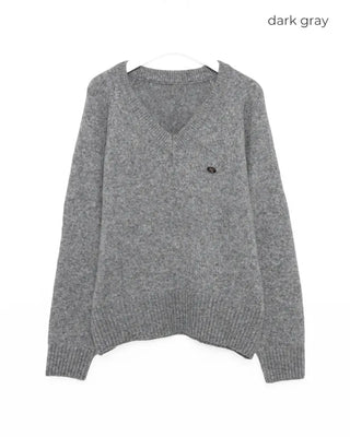 Oval Tag V-Neck Raglan Shoulder Knit Sweater