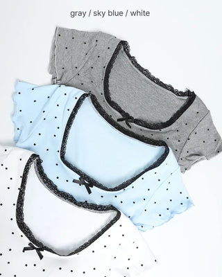 Short-sleeved t-shirt with built-in cups and polka dot lace