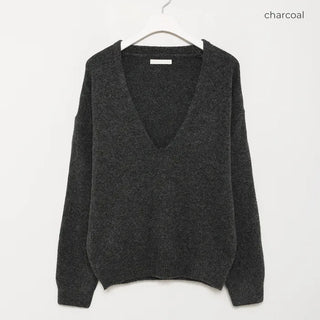 Deep V-neck loose knit