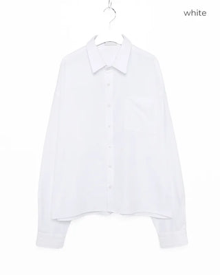 Simple semi-cropped fit shirt
