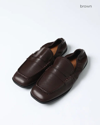 Pleated loafers