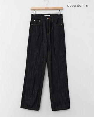 Rolled-up denim pants
