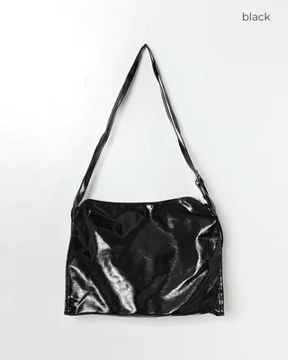 Two-line leather shoulder bag