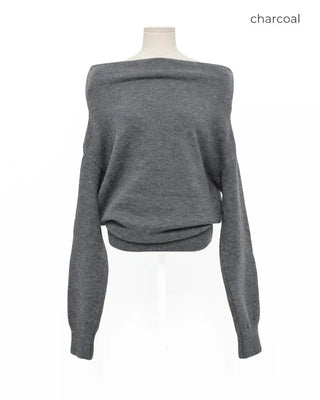 Simple off-shoulder long-sleeved knit