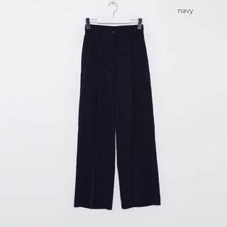 One-pleat wide slacks