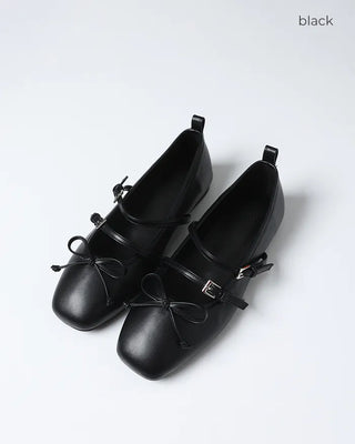 Two-strap flat shoes
