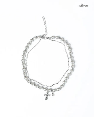 Bold pearl necklace