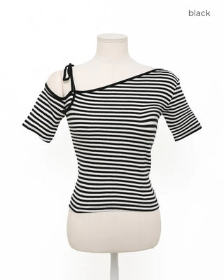 Striped off-shoulder ribbon T-shirt