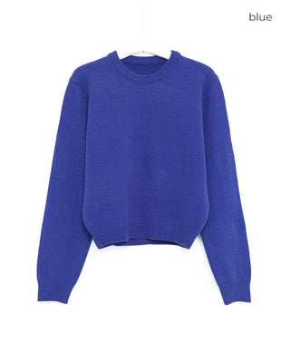 Round neck semi-cropped fine-gauge knit