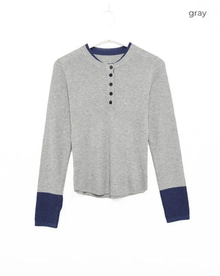 Half-open long-sleeve T-shirt