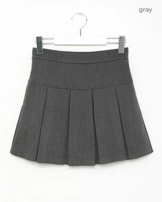 Big pleated mini skirt