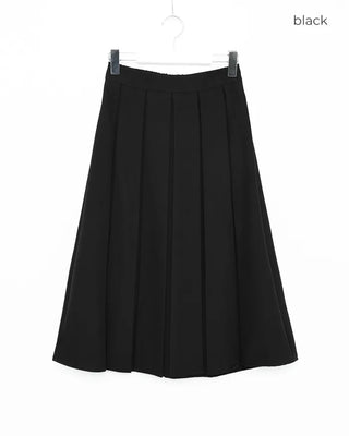 Pleated long skirt