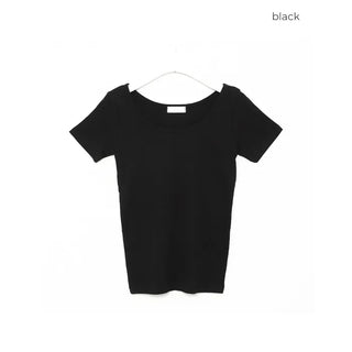 Simple U-neck T-shirt