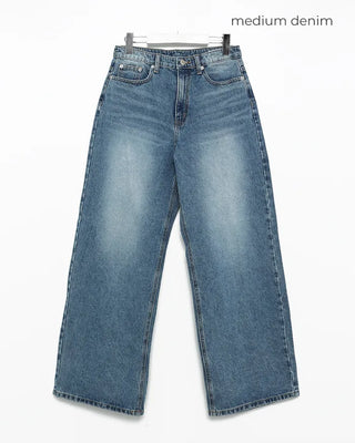 Low-waisted wide-leg denim pants