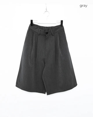 Maison Two-Tuck Half Shorts