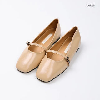 Basic flat shoes