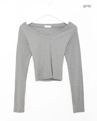 V-neck slim long T-shirt