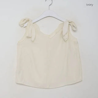 Ribbon sleeveless blouse