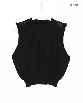 Simple sleeveless knit