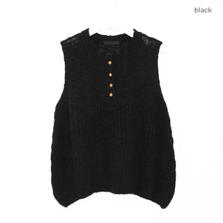 Button-point sleeveless knit