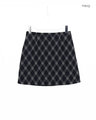 Checkered mini skirt