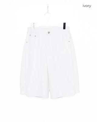Bermuda shorts with side pleats