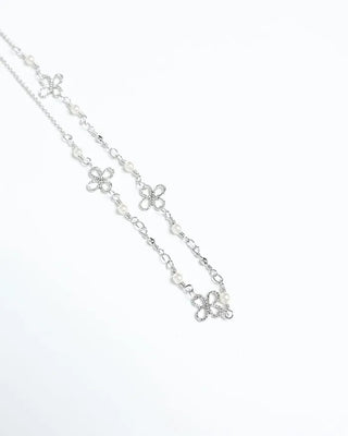 Flower detail chain necklace