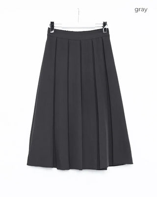 Pleated long skirt
