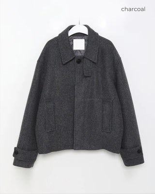 Button-collar half coat