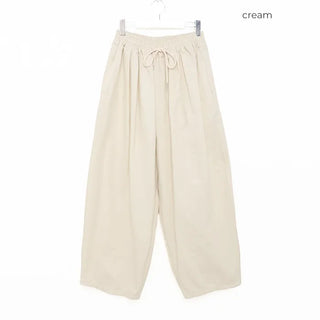 One-pleat low-waist slacks