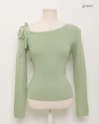 One-shoulder long-sleeved T-shirt