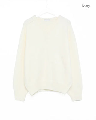 V-neck raglan shoulder knit sweater