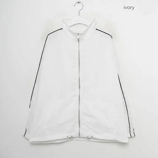 Two-tone windbreaker
